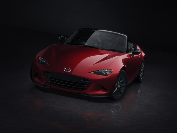Le roadster Mazda MX-5 de quatrième génération se dévoile
