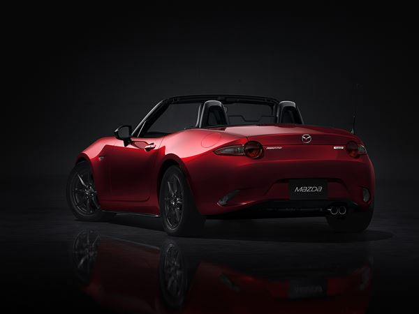 Le roadster Mazda MX-5 de quatrième génération se dévoile