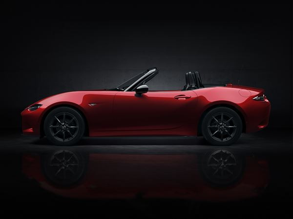 Le roadster Mazda MX-5 de quatrième génération se dévoile