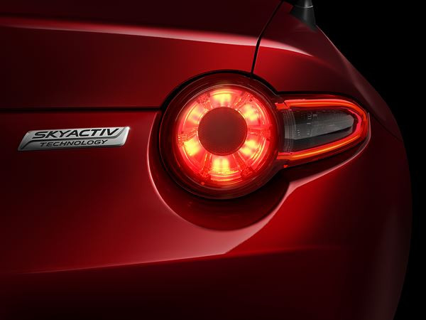 Le roadster Mazda MX-5 de quatrième génération se dévoile