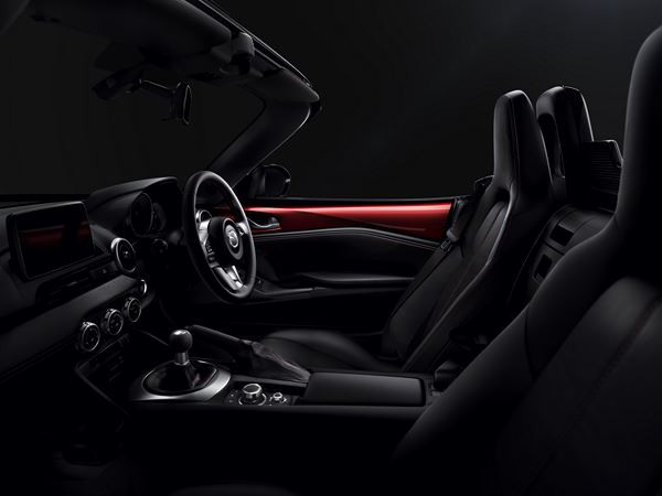 Le roadster Mazda MX-5 de quatrième génération se dévoile