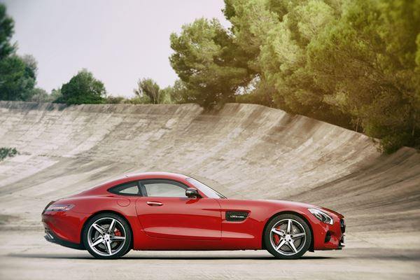 La Mercedes-AMG GT affiche des performances dignes de la compétition automobile