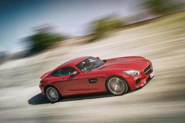 La Mercedes-AMG GT affiche des performances dignes de la compétition automobile