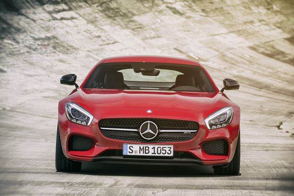 La Mercedes-AMG GT affiche des performances dignes de la compétition automobile