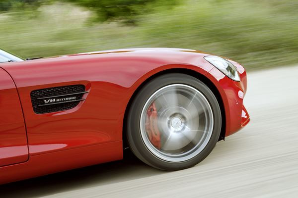 La Mercedes-AMG GT affiche des performances dignes de la compétition automobile