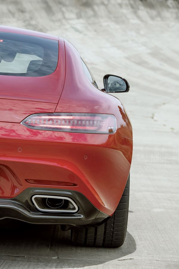 La Mercedes-AMG GT affiche des performances dignes de la compétition automobile