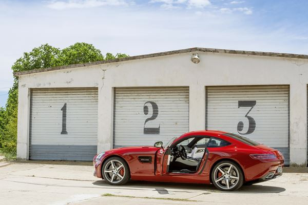 La Mercedes-AMG GT affiche des performances dignes de la compétition automobile