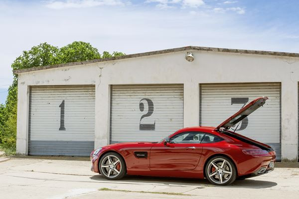 La Mercedes-AMG GT affiche des performances dignes de la compétition automobile
