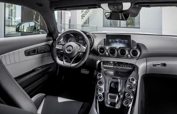 La Mercedes-AMG GT affiche des performances dignes de la compétition automobile