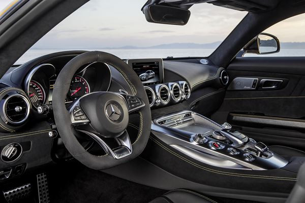 La Mercedes-AMG GT affiche des performances dignes de la compétition automobile