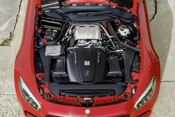 La Mercedes-AMG GT affiche des performances dignes de la compétition automobile
