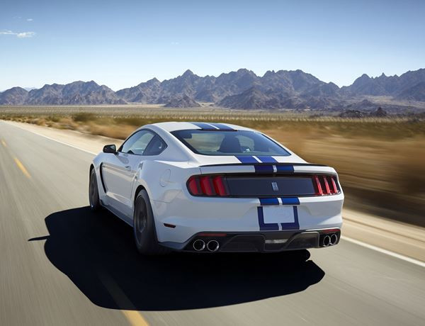 Ford dévoile la Mustang Shelby GT350 à Los Angeles