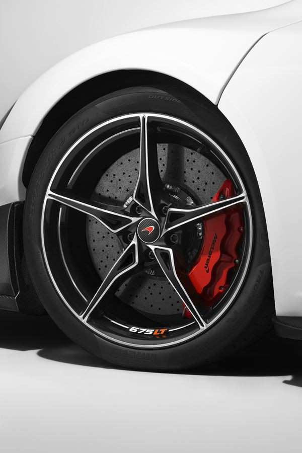 La nouvelle McLaren 675LT développe 675 ch