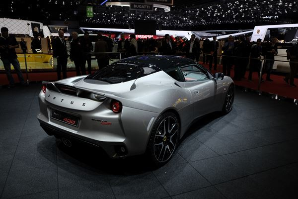 La nouvelle Lotus Evora 400 se dévoile