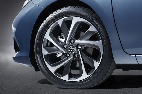 La Toyota Auris bénéficie d'un style plus affirmé et de nouvelles motorisations