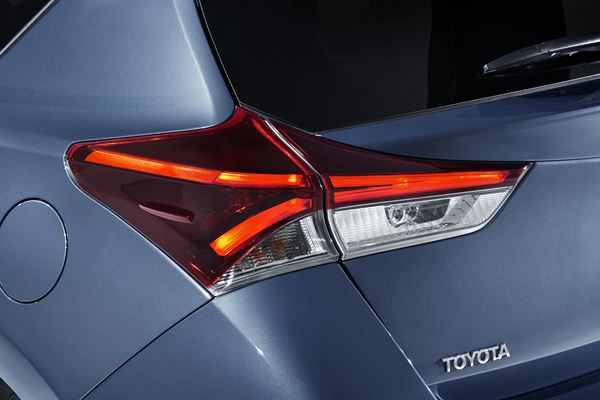 La Toyota Auris bénéficie d'un style plus affirmé et de nouvelles motorisations