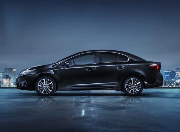 La Toyota Avensis adopte des lignes plus dynamiques