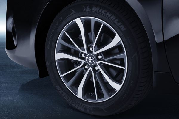 La Toyota Avensis adopte des lignes plus dynamiques