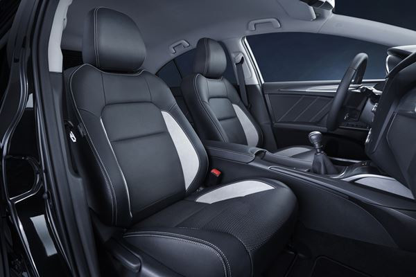 La Toyota Avensis adopte des lignes plus dynamiques