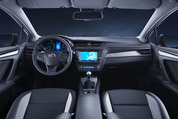 La Toyota Avensis adopte des lignes plus dynamiques