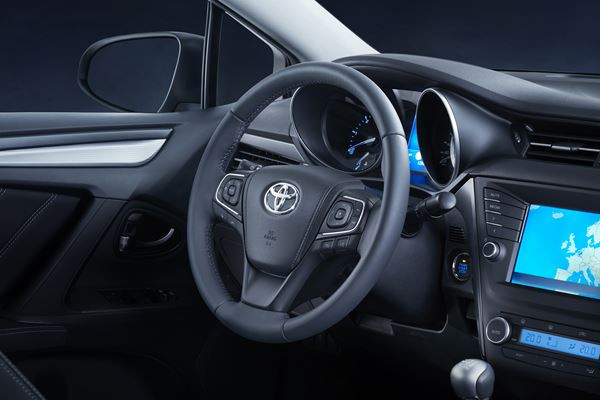 La Toyota Avensis adopte des lignes plus dynamiques
