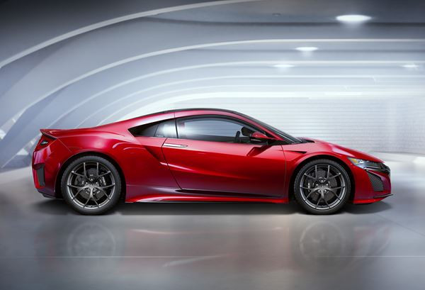 La supercar Honda NSX fait ses débuts sur la scène européenne