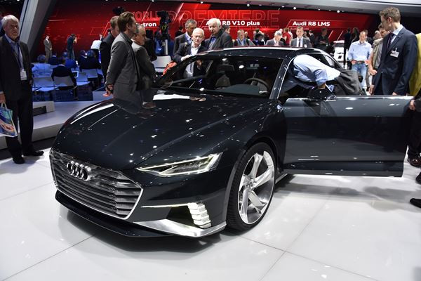 Dans les allées du 85ème salon international de l'automobile de Genève