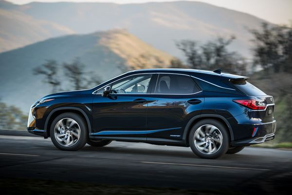 Le Lexus RX de quatrième génération adopte un style audacieux