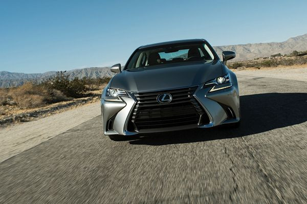 La Lexus GS s’offre un style plus affirmé et de nouveaux équipements technologiques