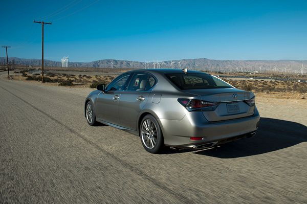 La Lexus GS s’offre un style plus affirmé et de nouveaux équipements technologiques