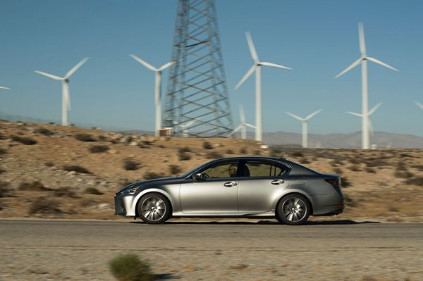 La Lexus GS s’offre un style plus affirmé et de nouveaux équipements technologiques