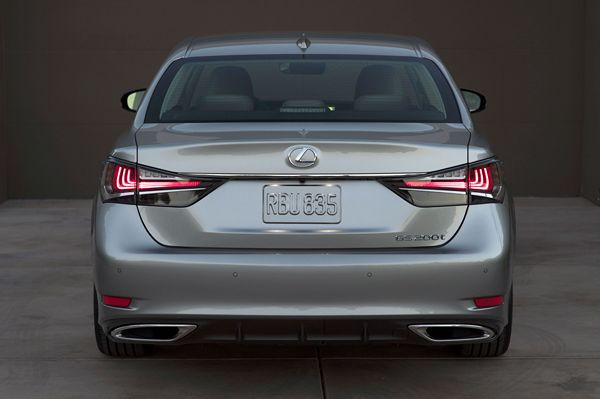 La Lexus GS s’offre un style plus affirmé et de nouveaux équipements technologiques