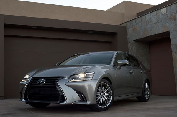 La Lexus GS s’offre un style plus affirmé et de nouveaux équipements technologiques