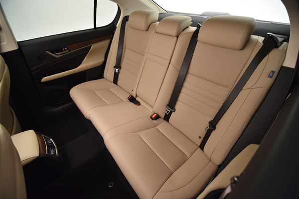La Lexus GS s’offre un style plus affirmé et de nouveaux équipements technologiques