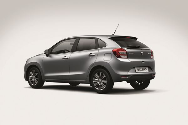 La berline compacte Suzuki Baleno en approche