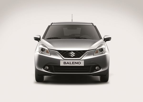 La berline compacte Suzuki Baleno en approche