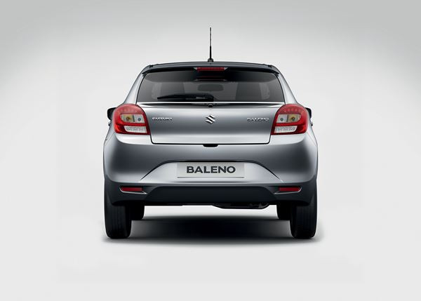 La berline compacte Suzuki Baleno en approche