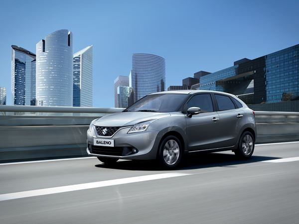 La berline compacte Suzuki Baleno en approche