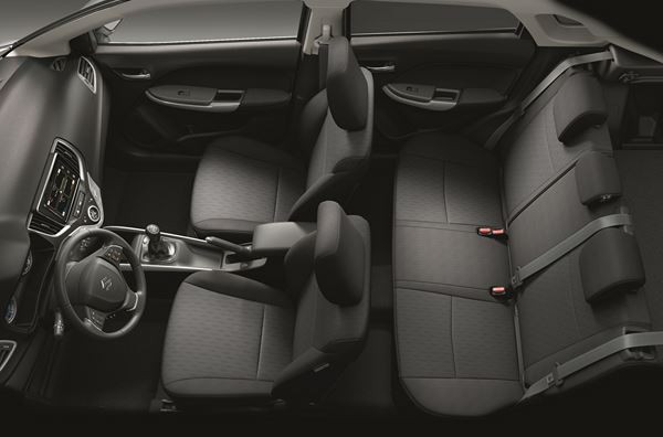 La berline compacte Suzuki Baleno en approche