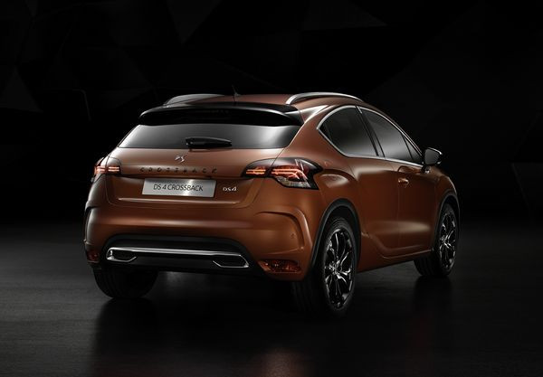 La DS 4 Crossback prend l’allure d’un baroudeur chic