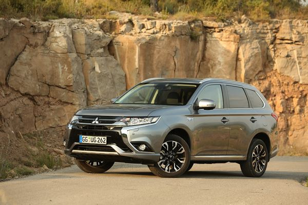 Le Mitsubishi Outlander PHEV remanié « Dynamic Shield » arrive