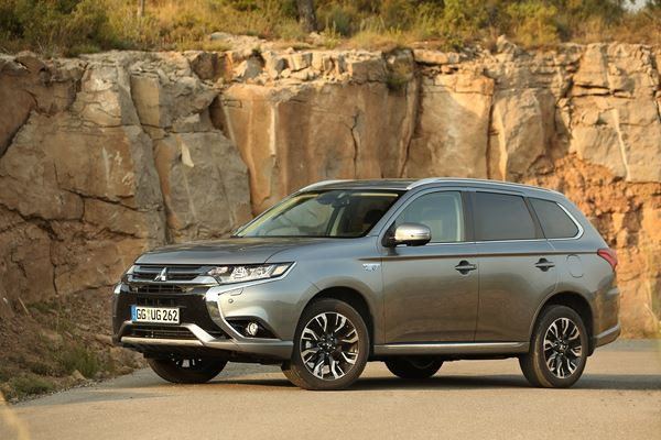 Le Mitsubishi Outlander PHEV remanié « Dynamic Shield » arrive