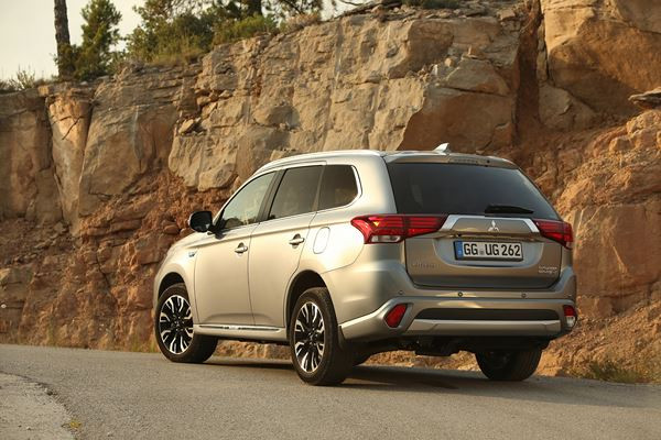 Le Mitsubishi Outlander PHEV remanié « Dynamic Shield » arrive