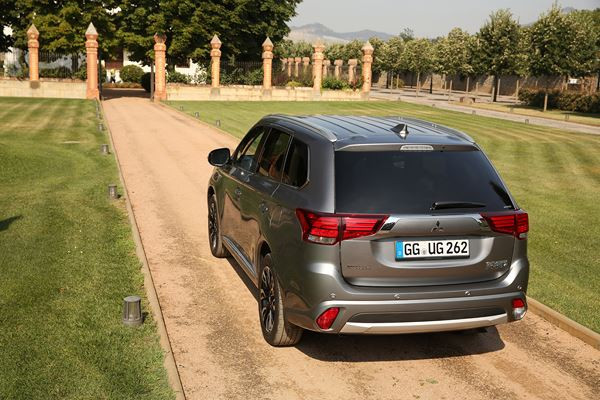 Le Mitsubishi Outlander PHEV remanié « Dynamic Shield » arrive