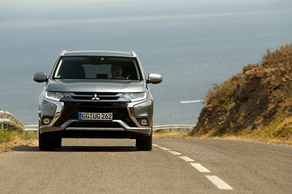 Le Mitsubishi Outlander PHEV remanié « Dynamic Shield » arrive