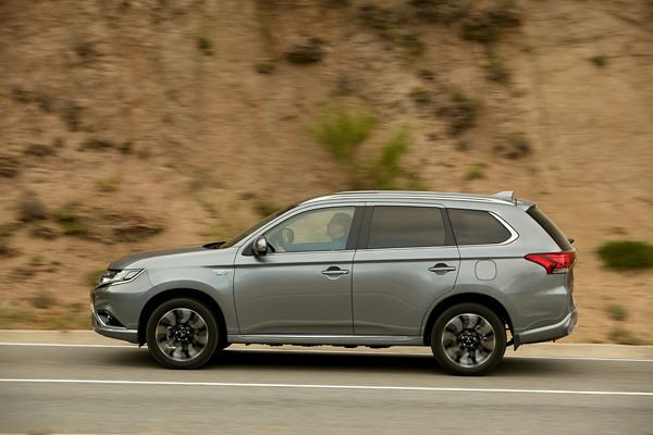Le Mitsubishi Outlander PHEV remanié « Dynamic Shield » arrive