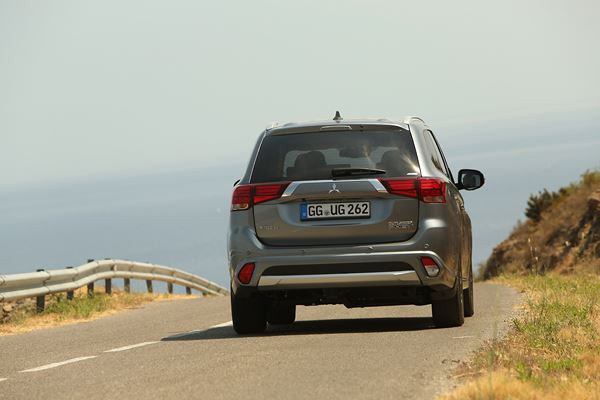Le Mitsubishi Outlander PHEV remanié « Dynamic Shield » arrive