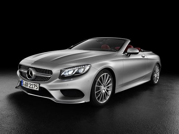 La Mercedes-Benz Classe S Cabriolet se démarque par un design distingué
