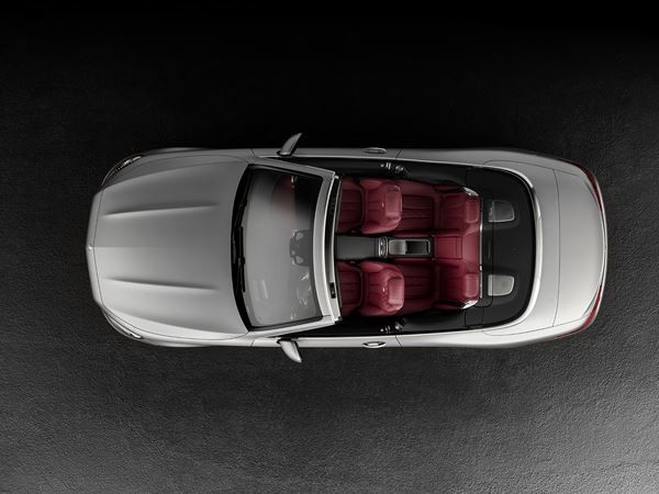 La Mercedes-Benz Classe S Cabriolet se démarque par un design distingué