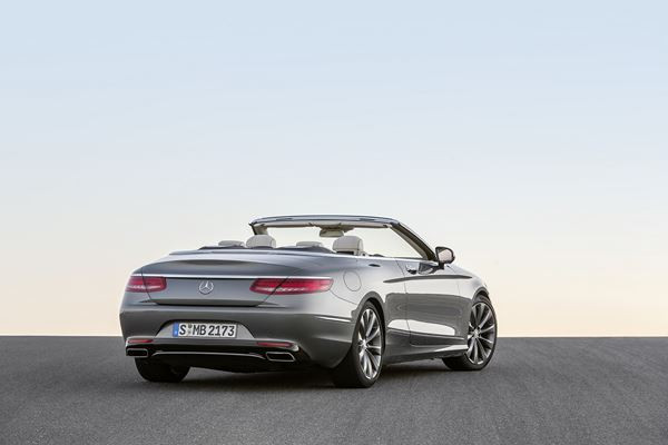 La Mercedes-Benz Classe S Cabriolet se démarque par un design distingué